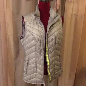 Tek Gear Lightweight Puffer Vest. Size Large.